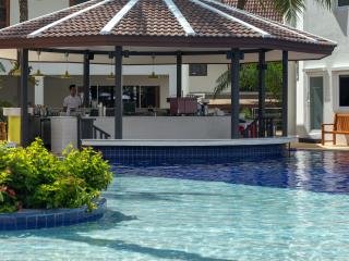 Pool Bar