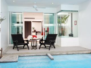 Deluxe Pool Access
