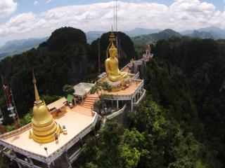 Tiger Temple - Eric Hanscom / Thai-West Resort