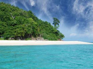 Phi Phi Earlybird Tour by Speedboat - Bamboo Island