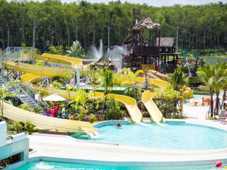 Blue Tree - Family Splash Zone