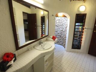 Beachfront Fare Bathroom
