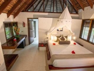 Tropical Garden View Fare Interior