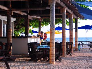 Hideway Island Resort Dining and Bar