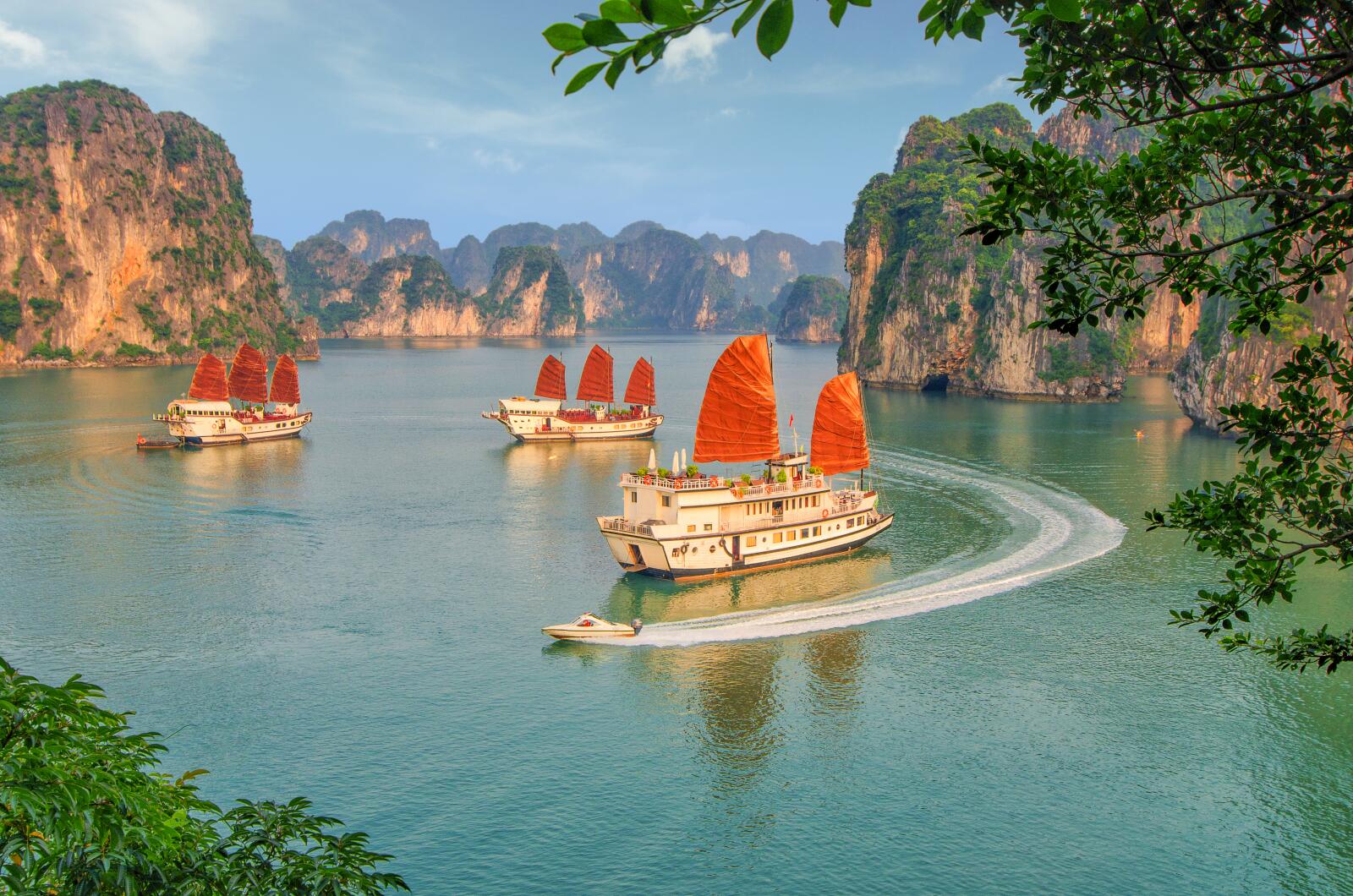 Vietnam - Ha Long Bay - Boats