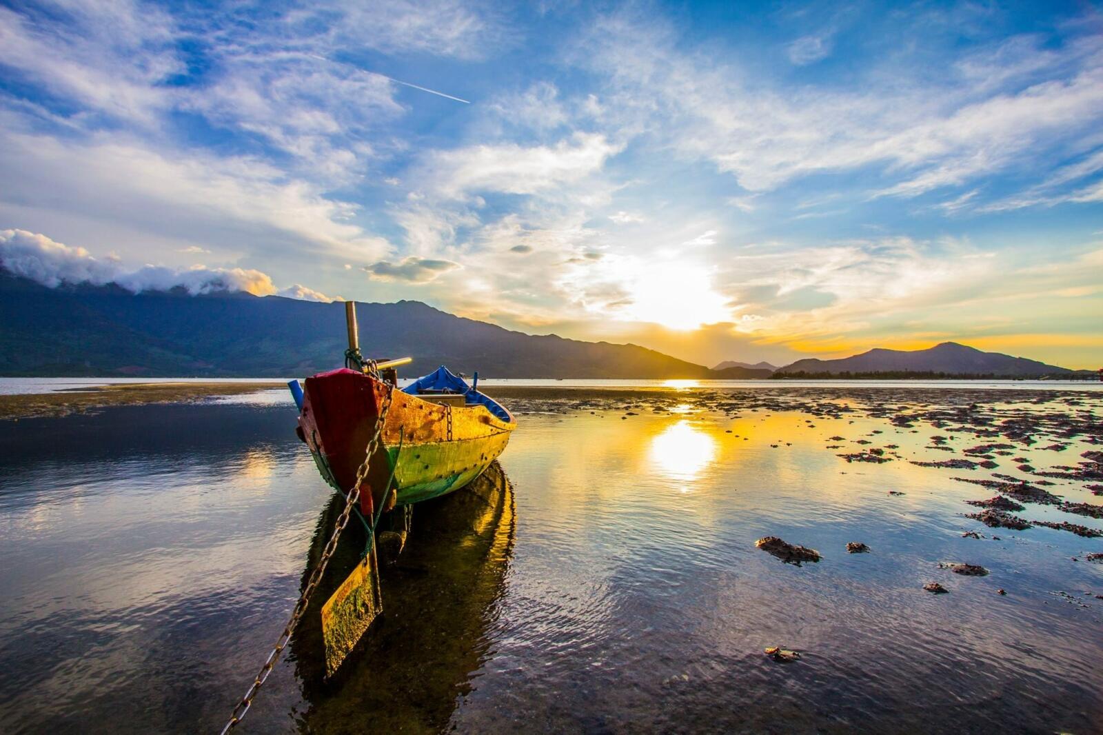 Vietnam Hue Dawn