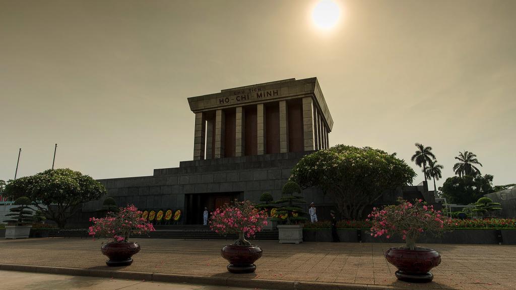 Hanoi City tour - Ho Chi Minh Mausoleum