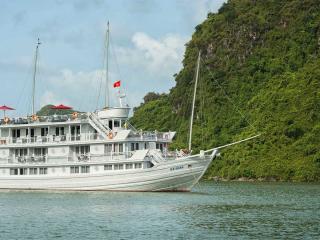 Paradise Sails Vessel
